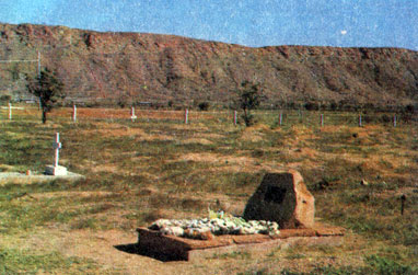 На кладбище Алис-Спрингса - скромная могила художника-аборигена Альберта Наматжиры